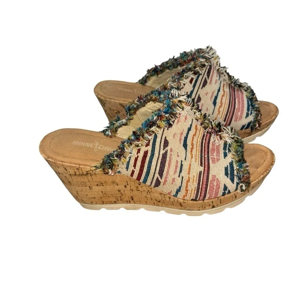 Minnetonka Women's Size 9 York Wedge Sandal Fabric Upper Fringed Cork Heel Aztec
